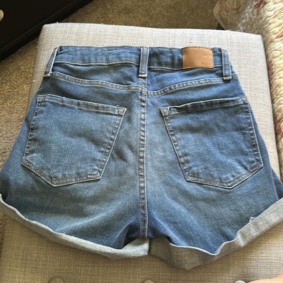 Aeropostale shorts size 2 - Picture 2 of 2